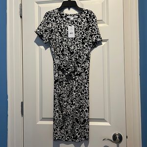 Diane Von Furstenberg. Halo Petals Black Zoe dress. Size 8. NWT.